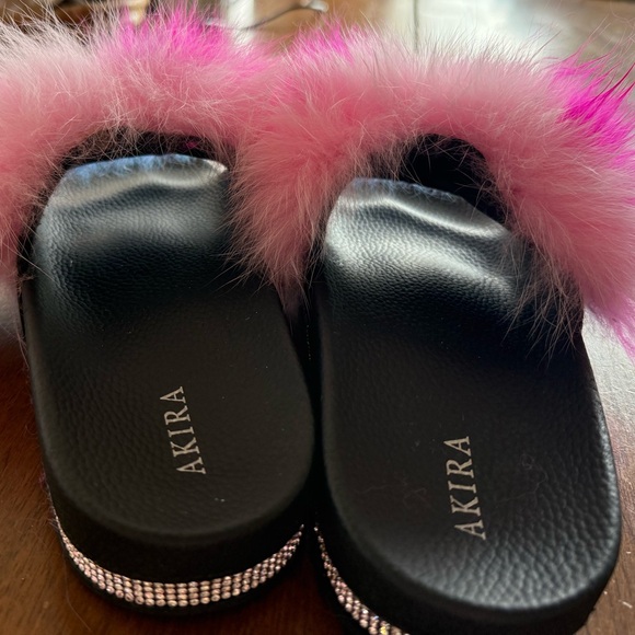 Akira NWOT Azalea Wang Dreamt We Spoke Rainbow Furry Slides - Picture 10 of 13